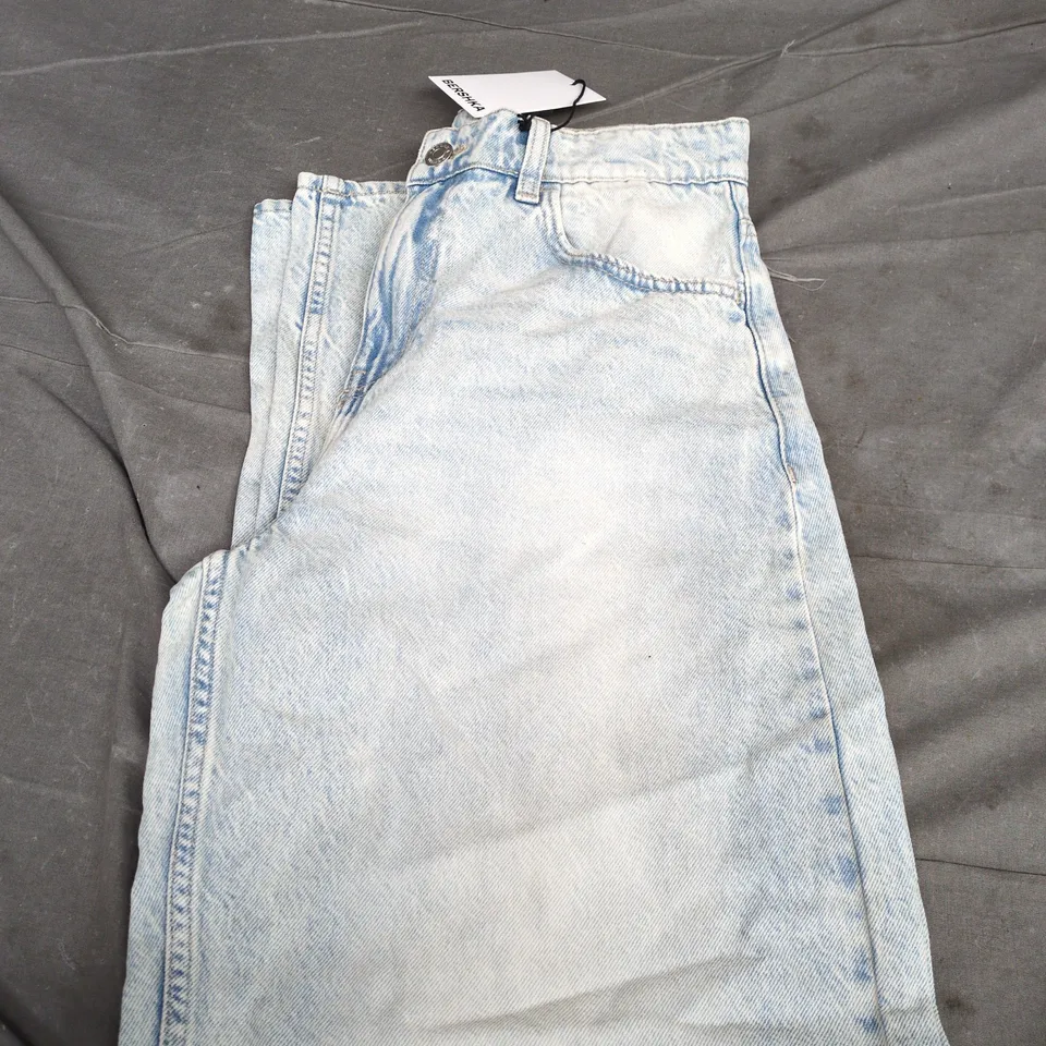 BERSHKA LIGHT WASH DENIM JEANS – BRAND TAG ATTACHED SIZE 10