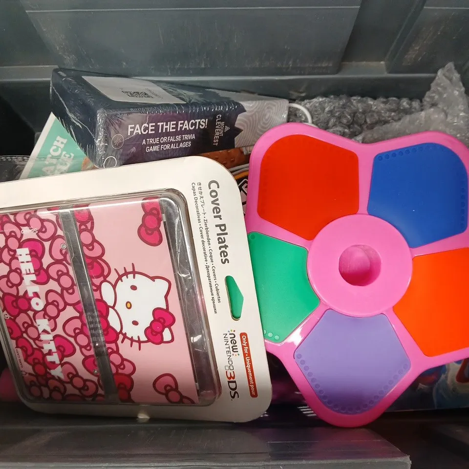 APPROXIMATELY 10 ASSORTED TOYS & GAMES TO INCLUDE FUN MATCH PUZZLE, THE DIARY OF CEO CONVERSATION CARDS, NINTENDO 3DS COVER PLATES, ETC