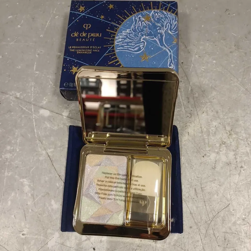 BOXED CLE DE PEAU THE LUMINIZING FACE ENHANCER 50ML