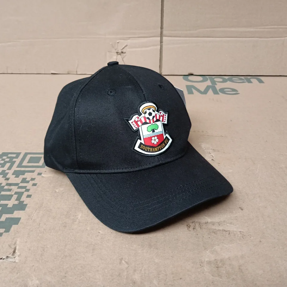 SOUTHAMPTON FOOTBALL CLUB CAP - ONE SIZE