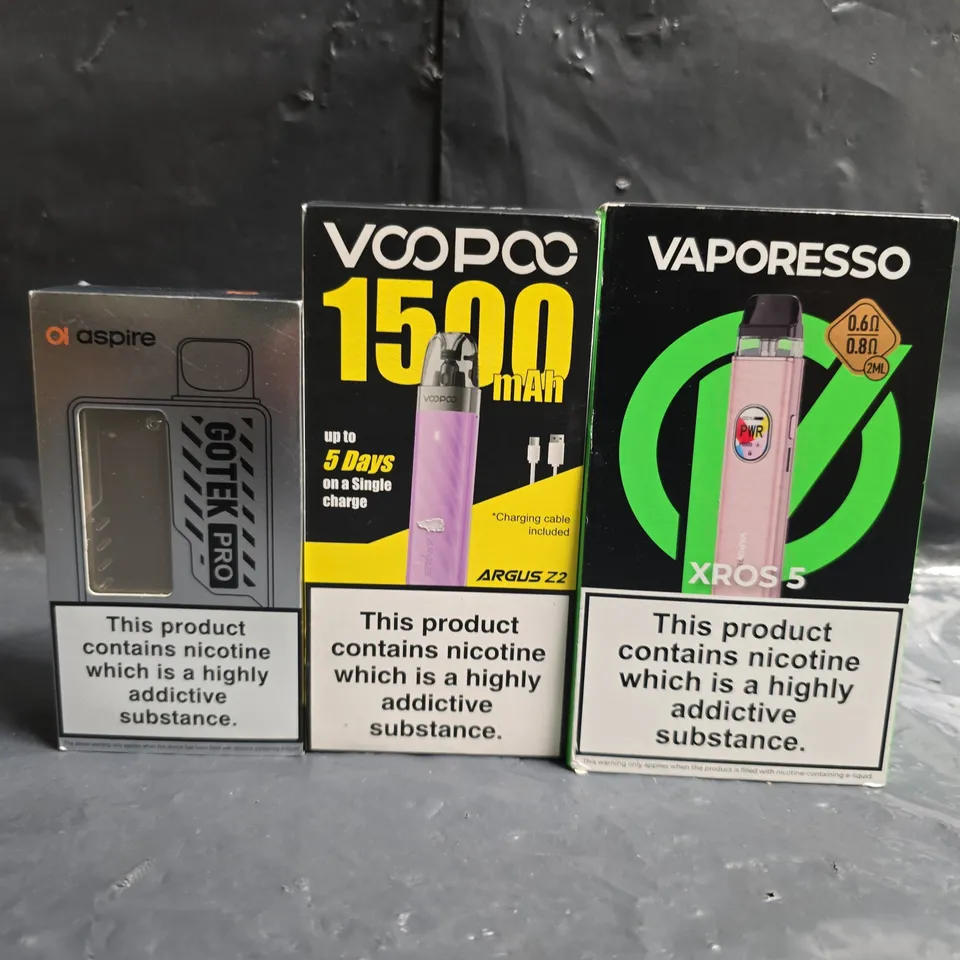 BOX OF APPROXIMATELY 20 ASSORTED E-CIGARETTE AND VAPING PRODUCTS TO INCLUDE VAPORESSO, VOOPOO, ASPIRE, ETC - COLLECTION ONLY