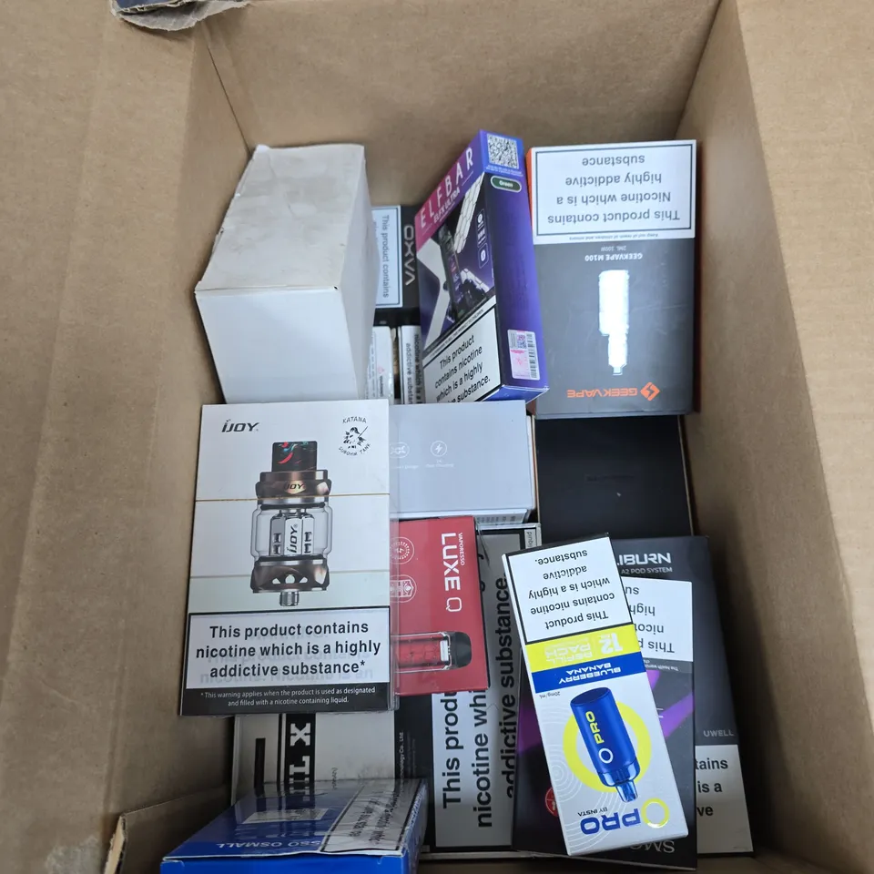 BOX OF APPROXIMATELY 30 ASSORTED E-CIGARETTES AND ACCOMPANIMENTS TO INCLUDE: VARIOUS BRANDED E-CIGARETTES 