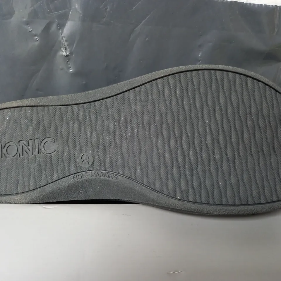 VIONIC INDULGE RELAX SLIPPERS IN BLACK - UK 6