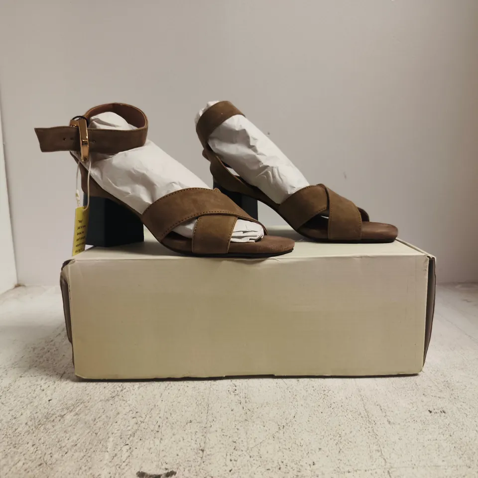 BOXED PAIR OF OFF THE HOOK RUBY OPEN TOE BLOCK HEEL SANDALS IN OLIVE SIZE UK 4