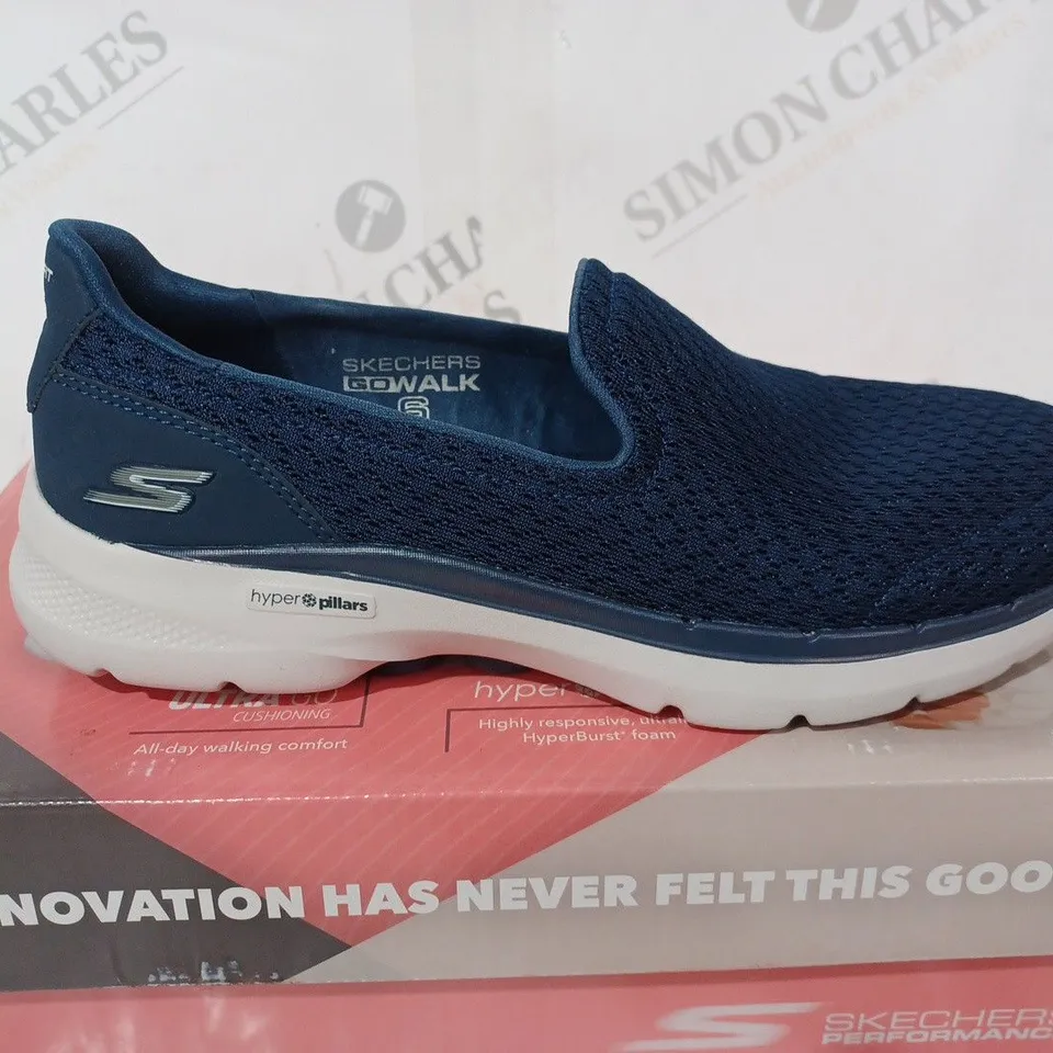 BOXED SKETCHERS PERFORMANCE GO WALK WOMENS TRAINERS SIZE 5