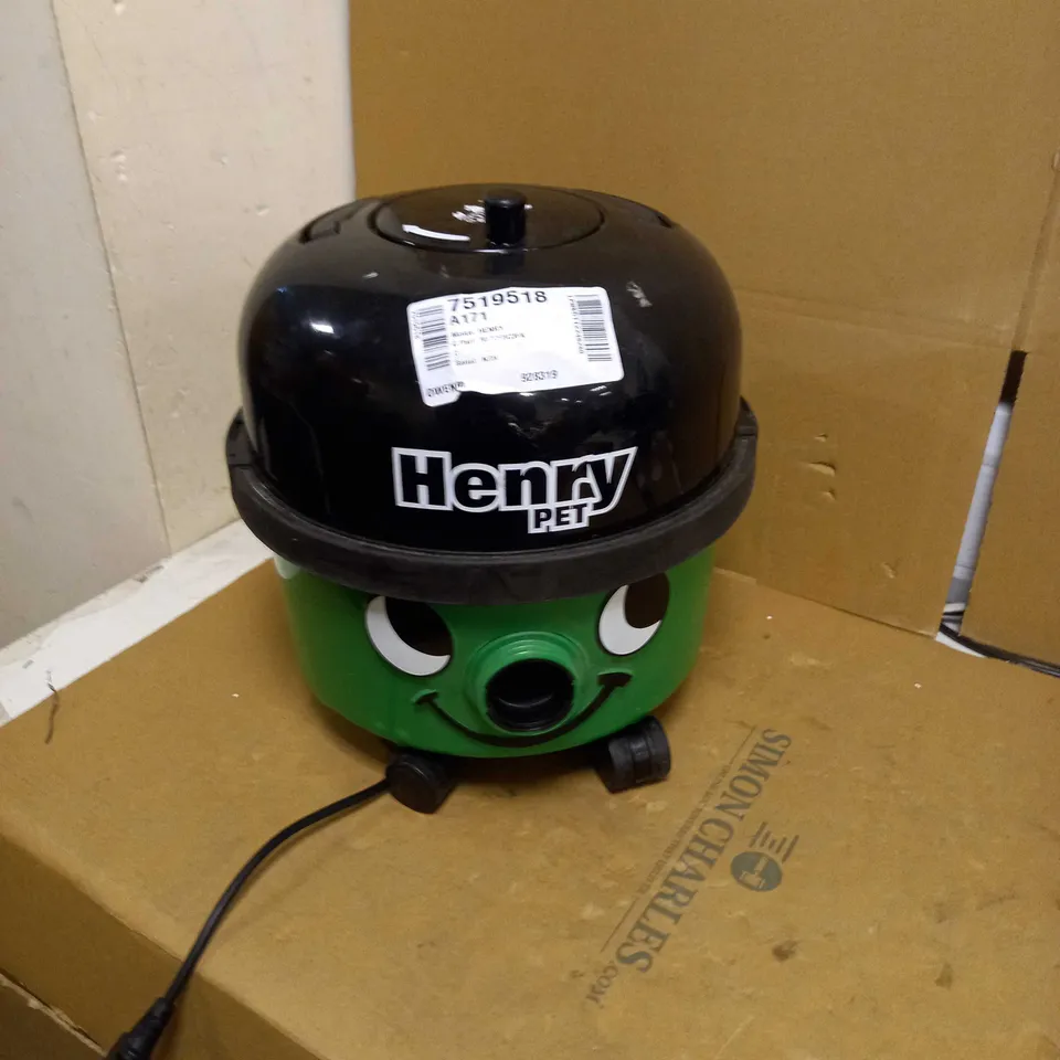 HENRY PET PET200 BAGGED CYLINDER VACUUM