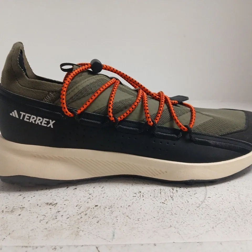 ADIDAS TERREX HIKING SHOES – SIZE 10