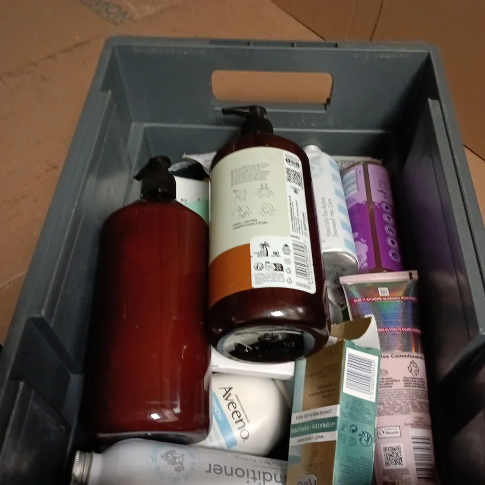 APPROXIMATELY 18  ASSORTED COSMETIC ITEMS INCLUDING ARGAN OIL CONDITIONER , L'OREAL CONDITIONER AND SENSODYNE TOOTHBRUSH 