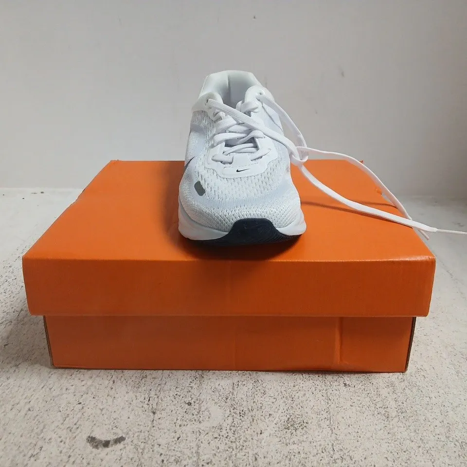 BOXED PAIR OF NIKE STELLAR RIDE TRAINERS IN WHITE SIZE UK 3.5