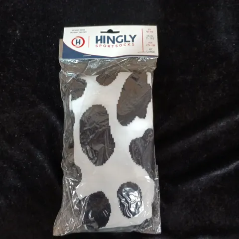 HINGLY SPORTS SOCKS – WHITE WITH BLACK CIRCULAR PATTERN.