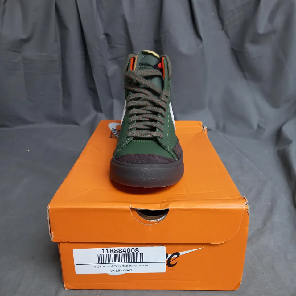 BOXED PAIR NIKE BLAZER MID '77 VINTAGE TRAINERS IN OLIVE GREEN SIZE 6.