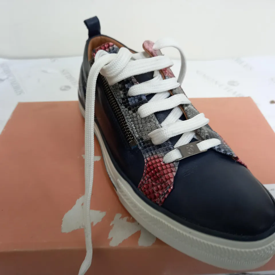 BOXED MODA IN PELLE FIZZALI EATHER LACE UP SHOES IN NAVY