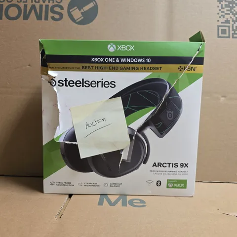 BOX OF APPROXIMATELY 8 ASSORTED ITEMS TO INCLUDE STEELSERIES ARCTIS 9X GAMING HEADSET, ETC
