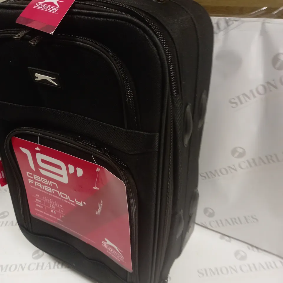 SLAZENGER 19" CABIN FRIENDLY LUGGAGE CASE