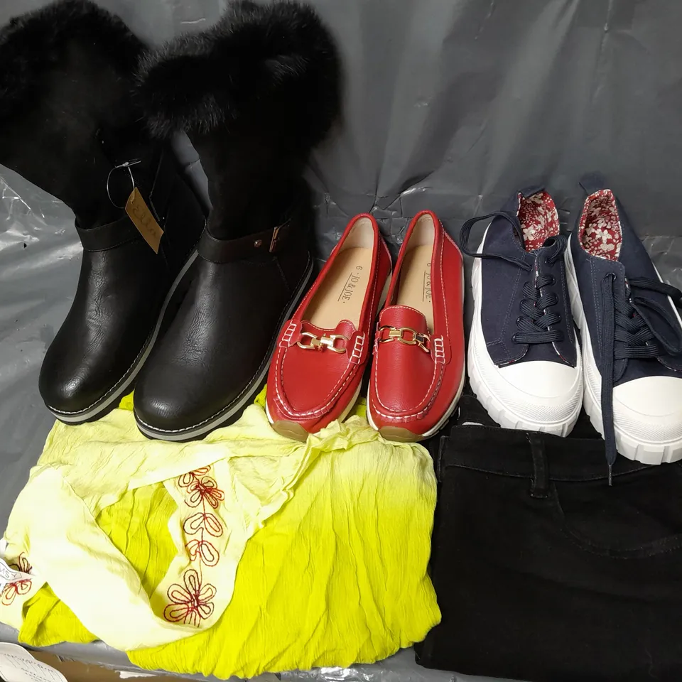 LARGE BOX OF APPROXIMATELY 30 ASSORTED ITEMS TO INCLUDE - CLOTHING - SHOES - ETC - COLLECTION ONLY