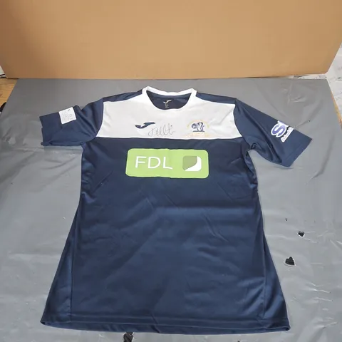 AUTOGRAPHED JOMA BLUE SPORTS JERSEY – UK L, BACK NUMBER 5