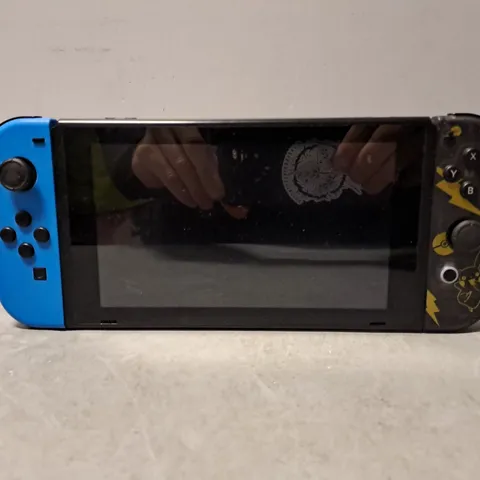 NINTENDO SWITCH GAMING CONSOLE HAC-001