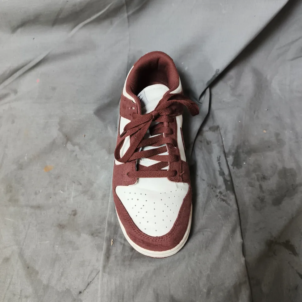 NIKE DUNK LOW-STYLE SNEAKERS, BURGUNDY & WHITE – UK SIZE 6.5. UNBOXED