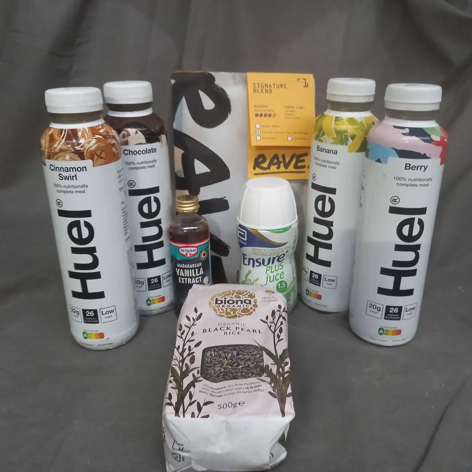 APPROXIMATELY 10 ASSORTED FOOD AND BEVERAGE PRODUCTS TO INCLUDE VANILLA EXTRACT 95 ML, RAVE COFFEE, HUEL PROTEIN SHAKE 500ML, BIONA ORGANIC BLACK RICE 