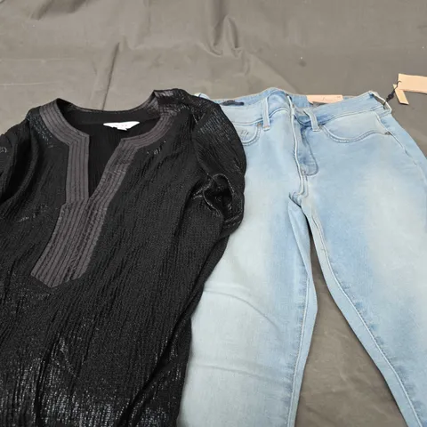 APPROXIMATELY 20 ASSORTED WOMENS CLOTHING PRODUCTS IN VARIOUS BRANDS & SIZES TO INCLUDE DRESSES, TOPS, PANTS ETC