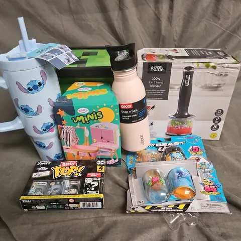 BOX OF APPROX 15 ASSORTED HOUSEHOLD ITEMS TO INCLUDE FUNKO ITTY BITTY POP! FIGURES, HAND BLENDER, STAINLESS STEEL DRINK BOTTLE, ETC