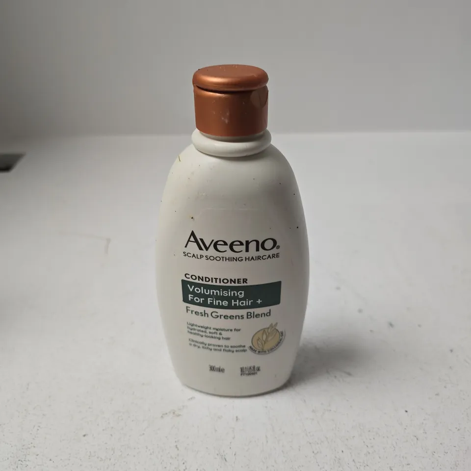 APPROXIMATELY 20 ASSORTED COSMETIC ITEMS INCLUDING HEAT SHIELD HAIR SPRAY , AVEENO CONDITIONER AND WESTLAB BATH SALT