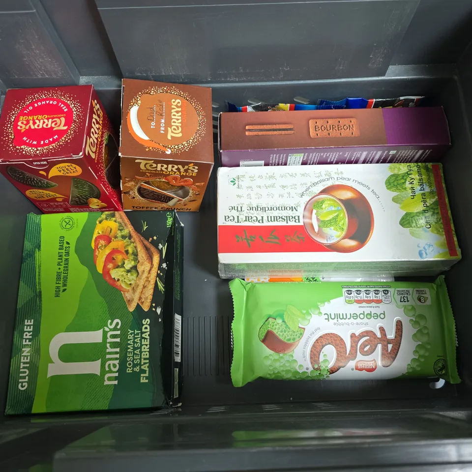 LOT OF 15 ASSORTED FOOD ITEMS TO INCLUDE BARBERA OLIVE OIL, AERO CHOCOLATE AND YORKSHIRE TEA