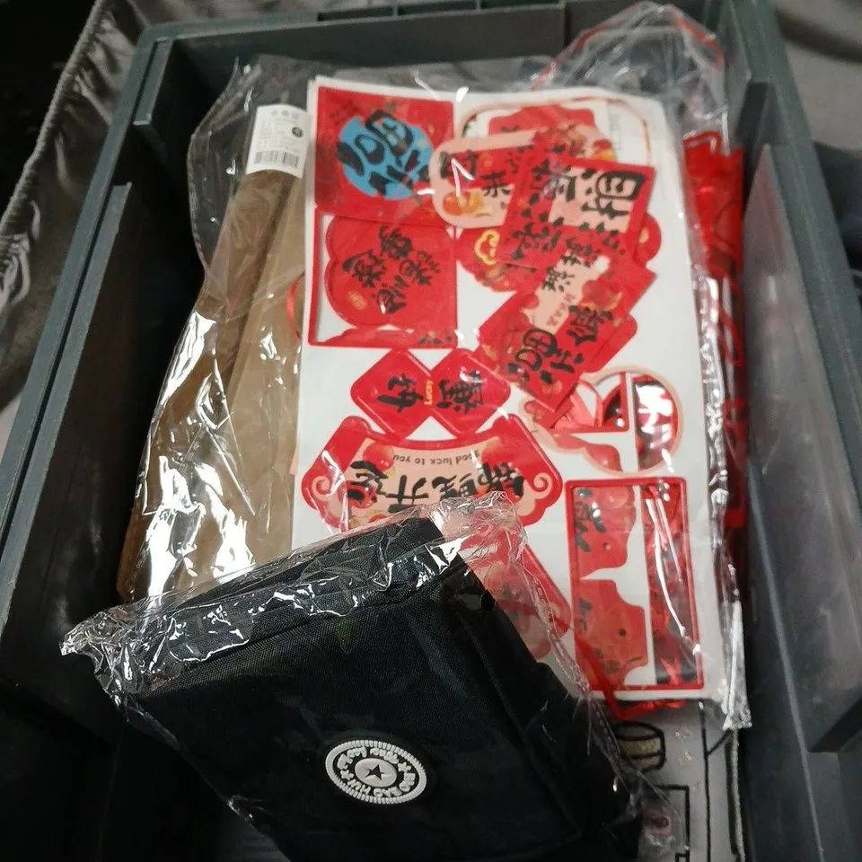 APPROXIMATELY 15 ASSORTED HOUSEHOLD ITEMS TO INCLUDE BIRTHDAY INVITATIONS, FLASH LIGHT, PADLOCKS, MONEY ENVELOPES, DOG CHEW TOY ETC