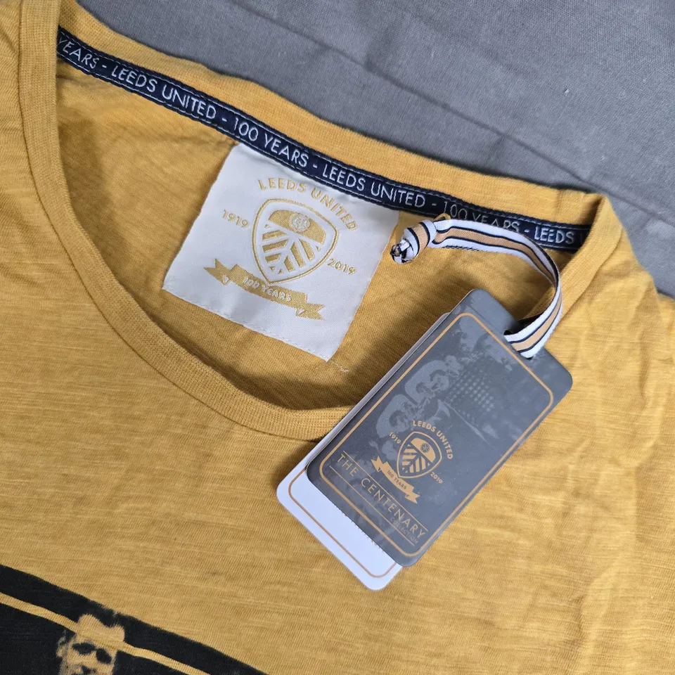 LEEDS UNITED CENTENARY SQUAD T-SHIRT – MUSTARD – UK S