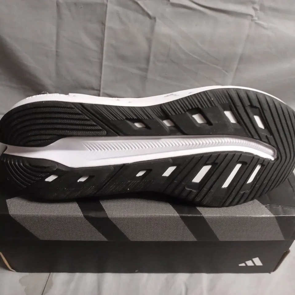 BOXED PAIR OF ADIDAS WHITE CLOUDFOAM RUNNING SHOES – UK SIZE 5