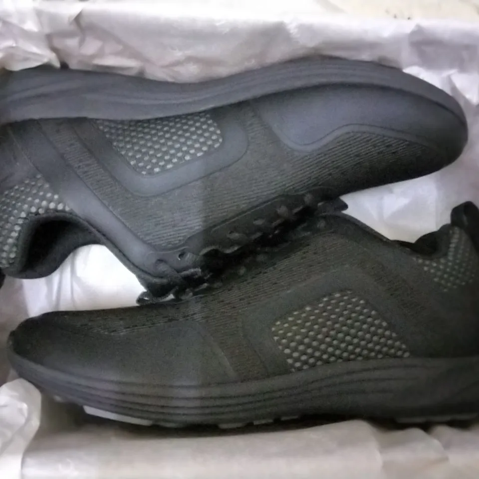 BOX CONTAINING 6 PAIRS OF VIONIC AGILE JOJO TRAINERS UK SIZE 4.5 BLACK