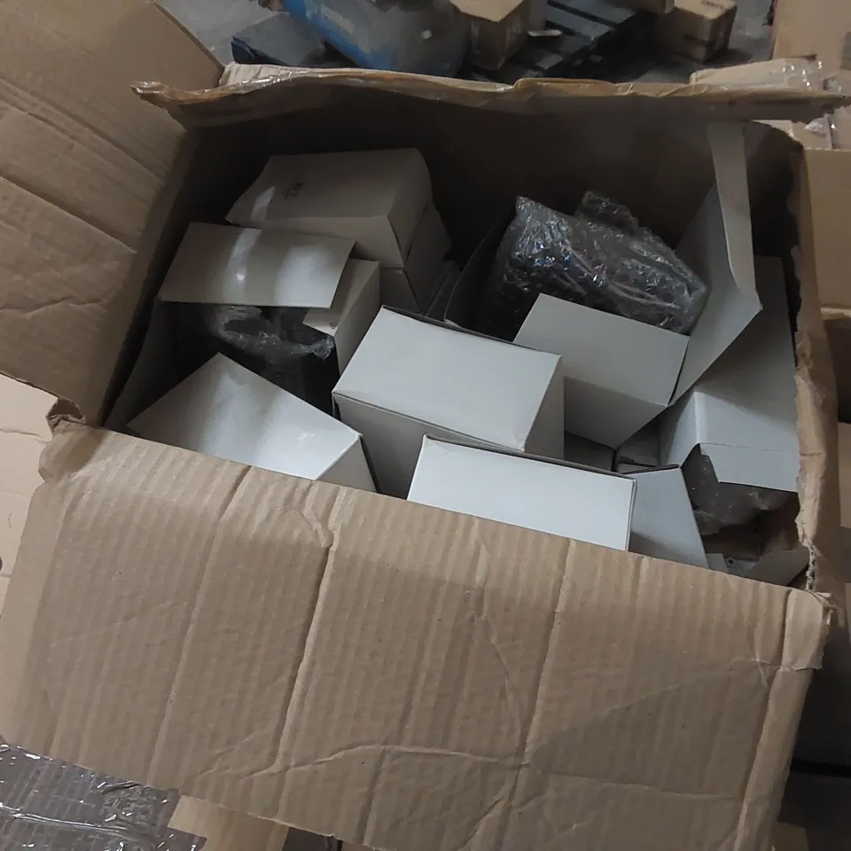 PALLET CONTAINING ASSORTED ITEMS INCLUDING: DAMAGED CARYSIL GD150 GRANITE INSETS, MX20000 DIGITAL BATHROOM SCALES ECT  