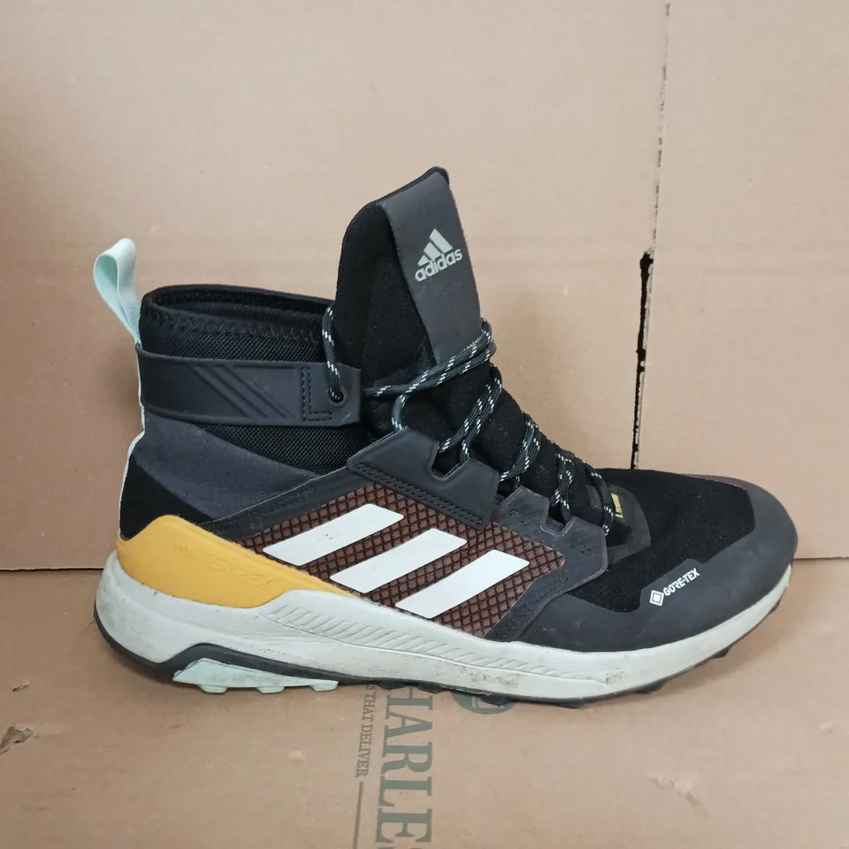 ADIDAS TRAILMAKER MD GORTEX WALKING BOOTS - SIZE 11