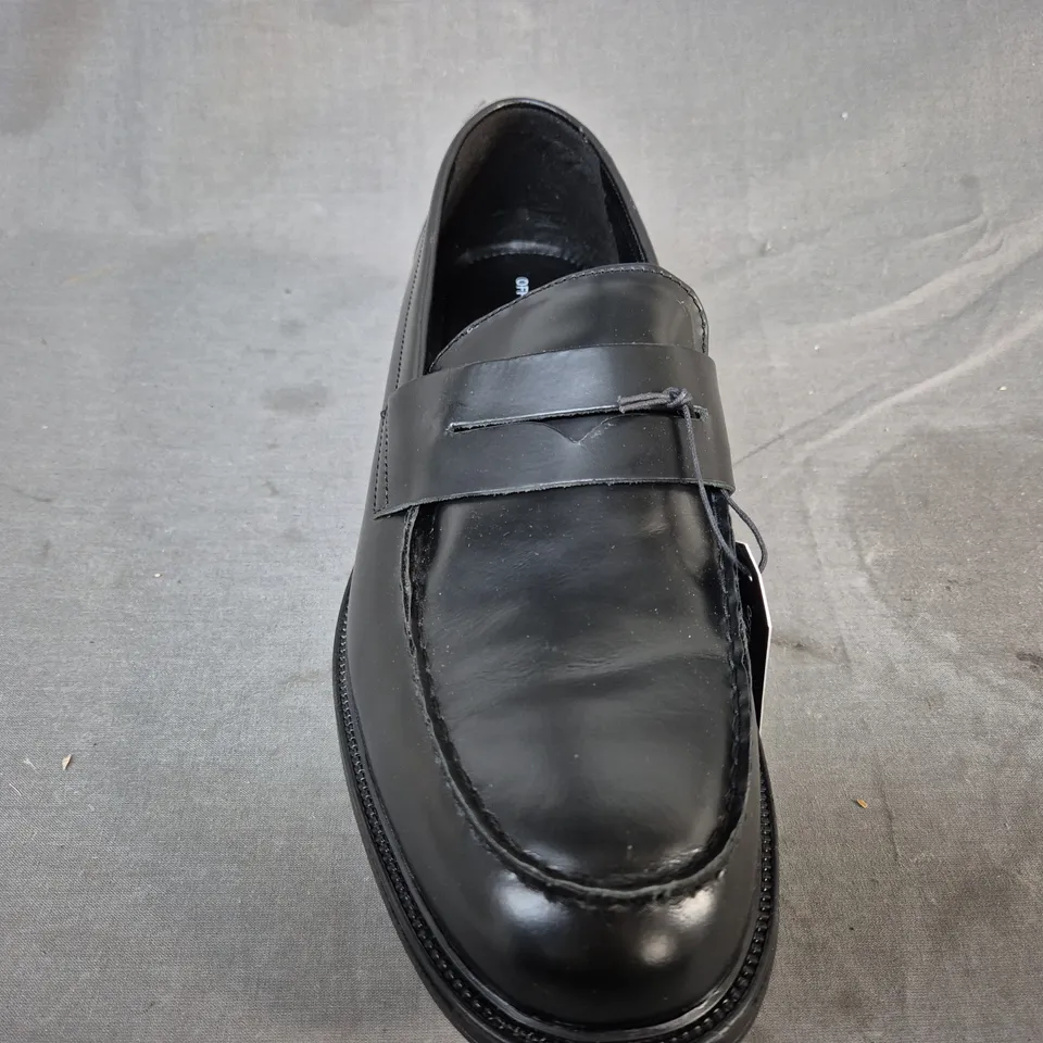 BOXED PAIR OF OFF THE HOOK LOAFERS IN BLACK UK SIZE 12