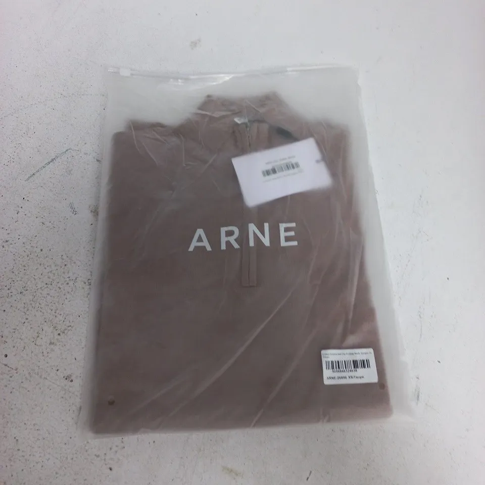 BAGGED ARNE COTTON KNITTED HALF ZIP FUNNEL NECK JUMPER IN TAUPE