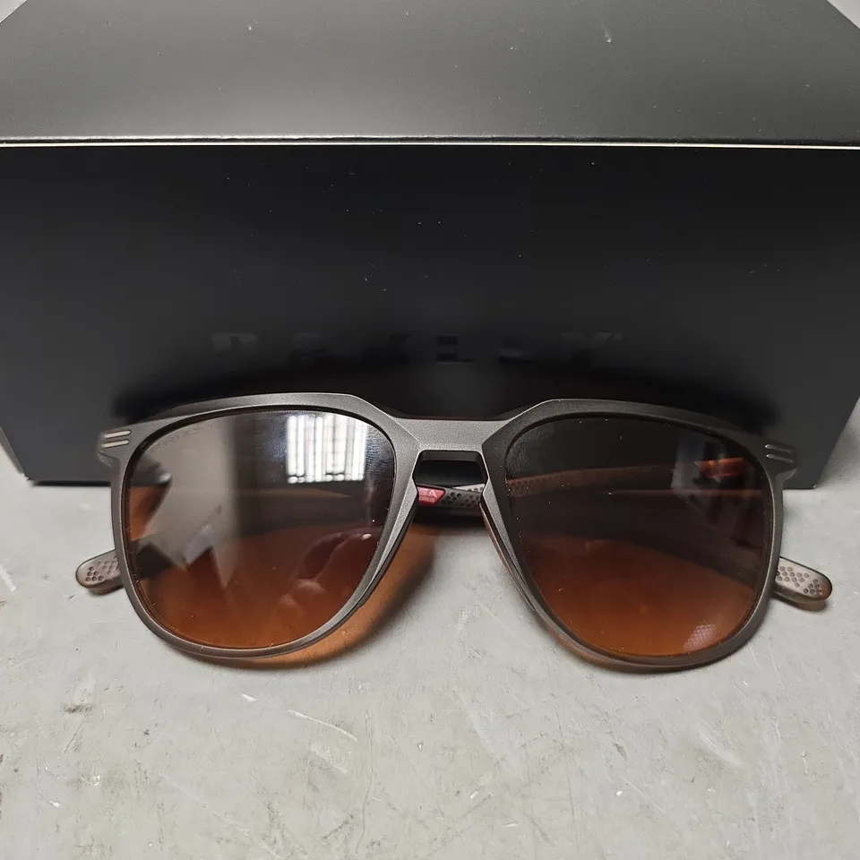 OAKLEY OO9286 THURSO BROWN SUNGLASSES
