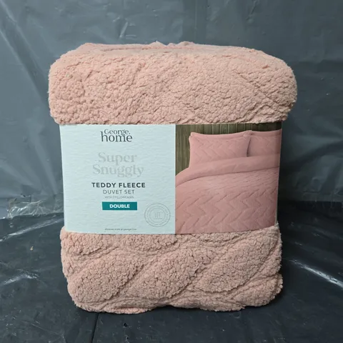 APPROXIMATELY EIGHT SUPER SNUGGLY TEDDY FLEECE DUVET SET WITH 2 PILLOWCASES DOUBLE - COLLECTION ONLY