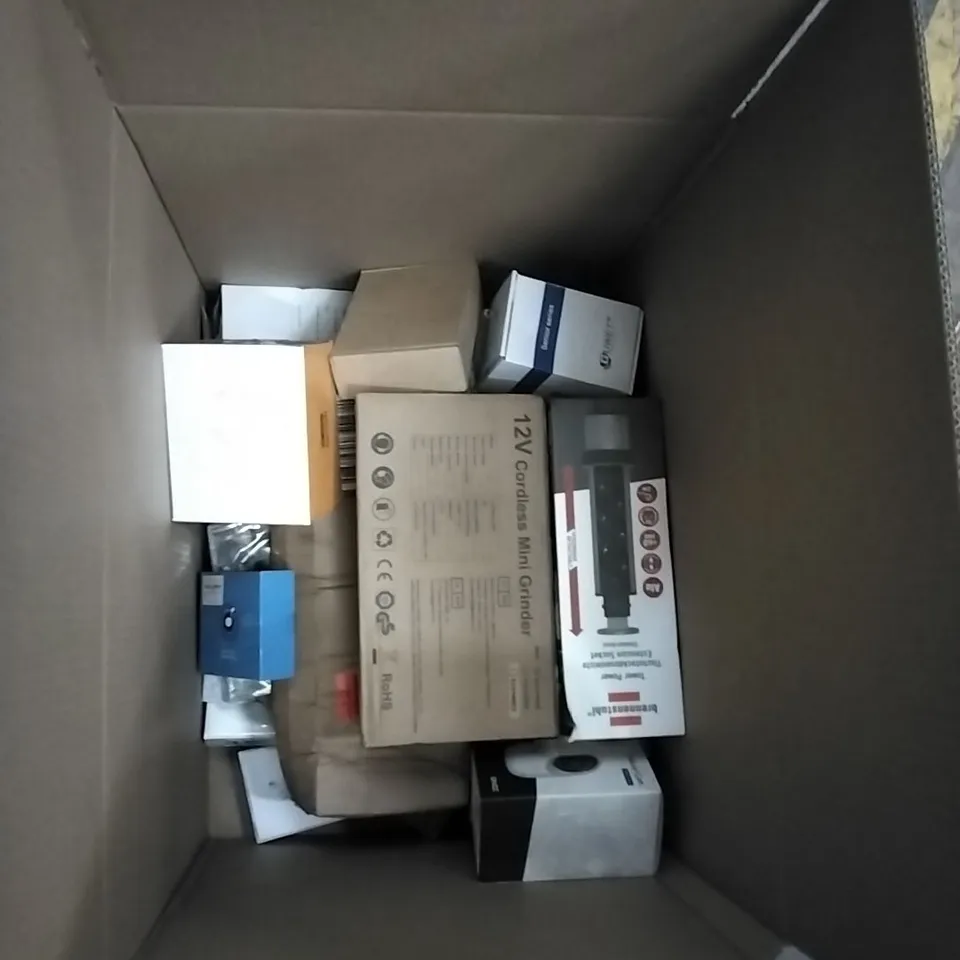 BOX CONTAINING LARGE AMOUNT OF MIXED ELECTRICAL ITEMS, PHONE ACCESSORIES ETC