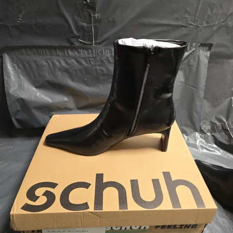 SCHUH WOMEN'S BLACK LEATHER ANKLE BOOTS WITH SIDE ZIP – BOXED SIZE 5