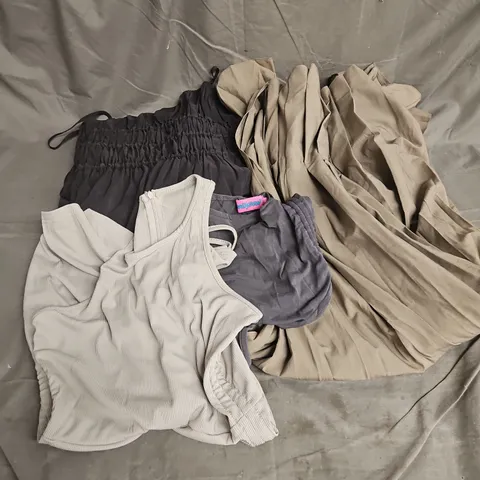 BOX OF APPROXIMATELY 20 ASSORTED CLOTHING ITEMS TO INCLUDE - TOPS - DRESSES - ROMPER - ETC