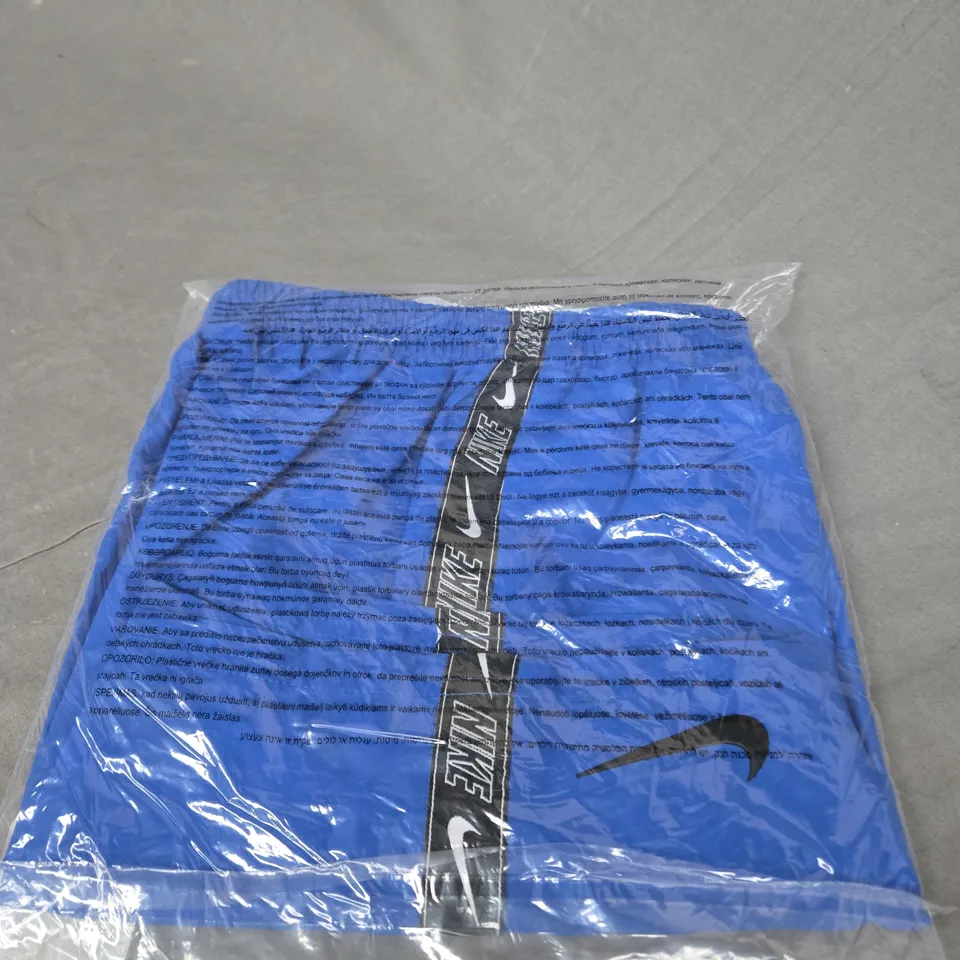 SEALED NIKE CASUAL SHORTS SIZE L