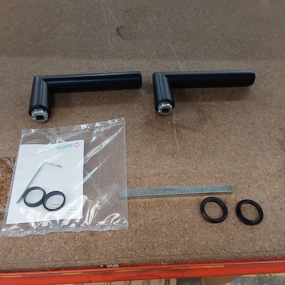 BOXED MANHATTEN MERCER NATT BLACK INTERNAL DOOR HANDLES (1 BOX)