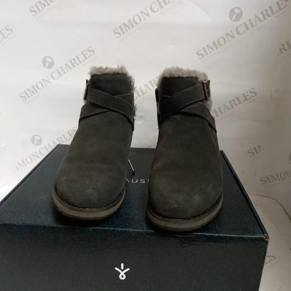 EMU MERAK SUEDE BOOTS SIZE 5