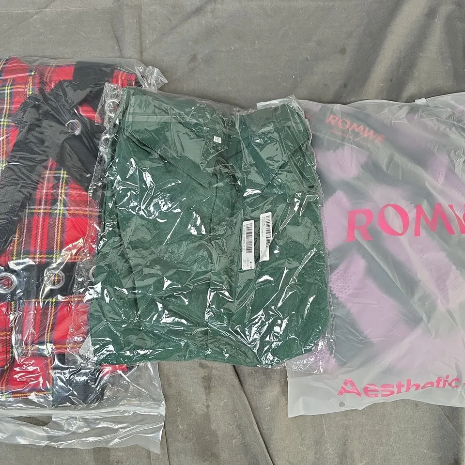 APPROXIMATELY 20 ASSORTED CLOTHING AND FASHION PRODUCTS IN VARIOUS STYLES AND SIZES - COLLECTION ONLY