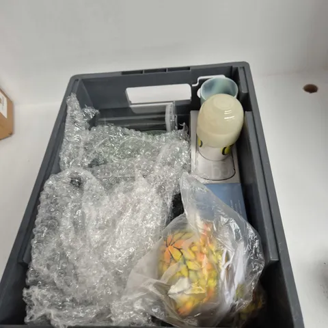 TOTE OF APPROXIMATELY 10 ASSORTED FRAGILE ITEMS TO INCLUDE: TEA ME OTTER MUG