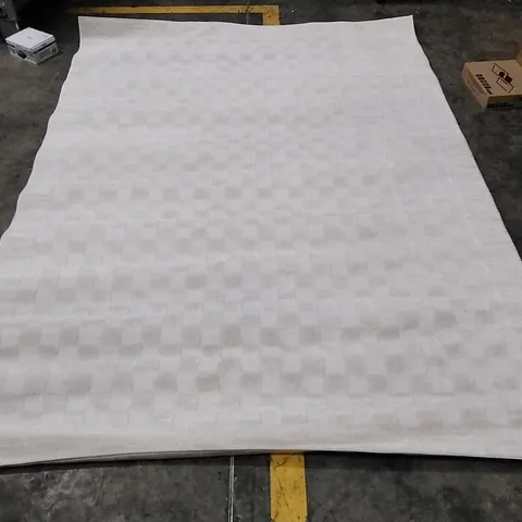 CHECKERED IVORY/WHITE RUG APPROXIMATELY 200X275CM 