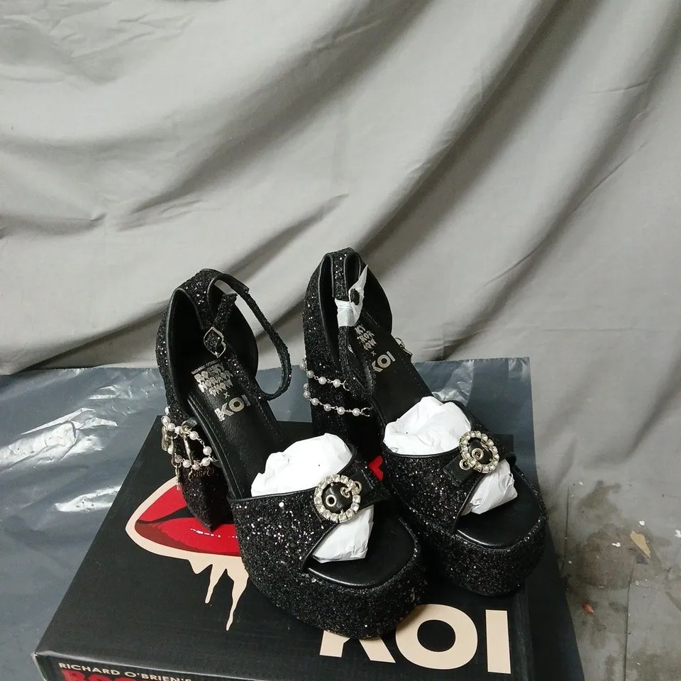 KOI ROCKY HORROR SHOW FRANK N FURTER CHARM HEELS BLACK BOXED SIZE 3
