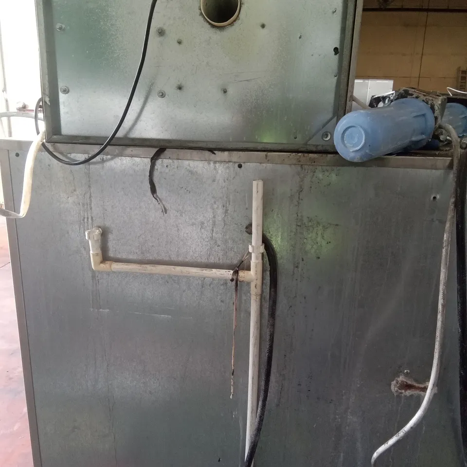 COMMERCIAL FOLLETT ICE MAKER WITH VENTILATION 