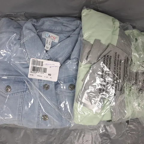 BOX OF APPROXIMATELY 15 ASSORTED HOUSEHOLD AND CLOTHING ITEMS IN VARIOUS STYLES, SIZES, AND COLOURS, ETC