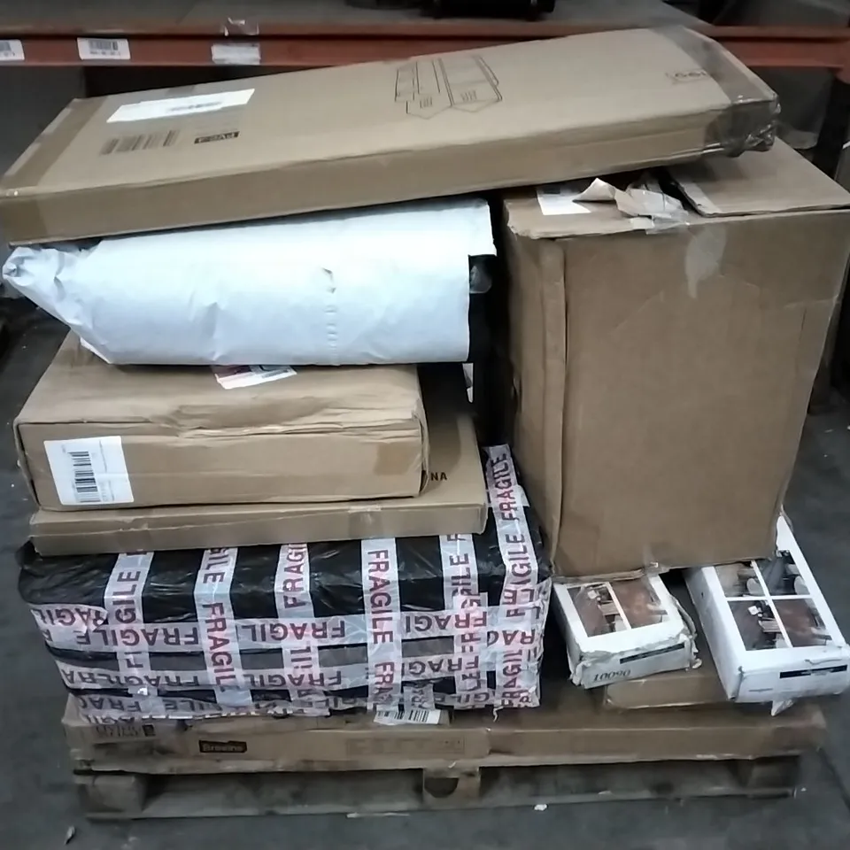 PALLET OF HOUSEHOLD ITEMS TO INCLUDE LAMINATE FLOORING, CAT LITTER BOX AND GARDEN BED 